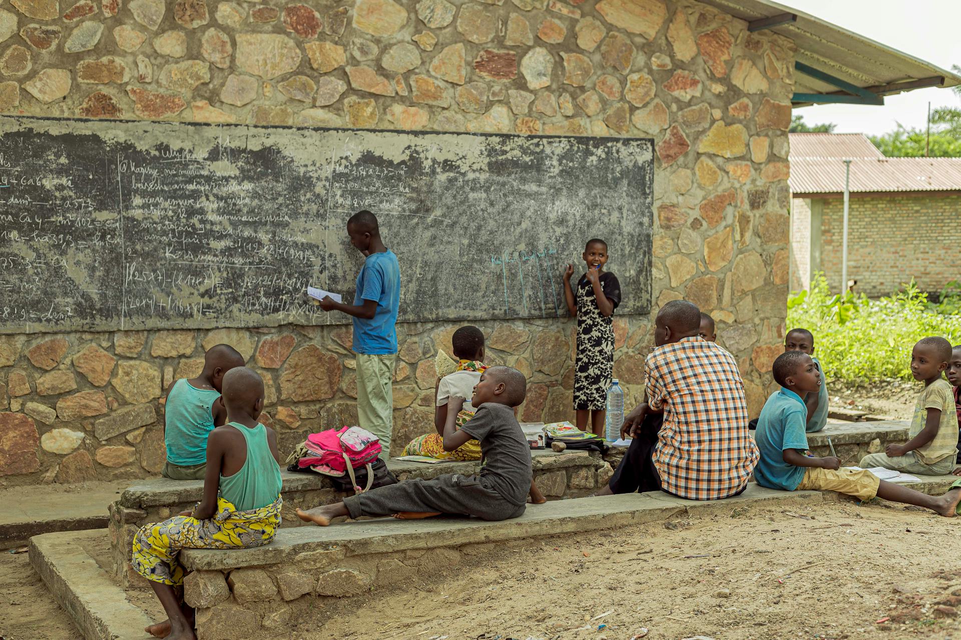 You are currently viewing L’éducation : Un droit pour chaque enfant, partout dans le monde
